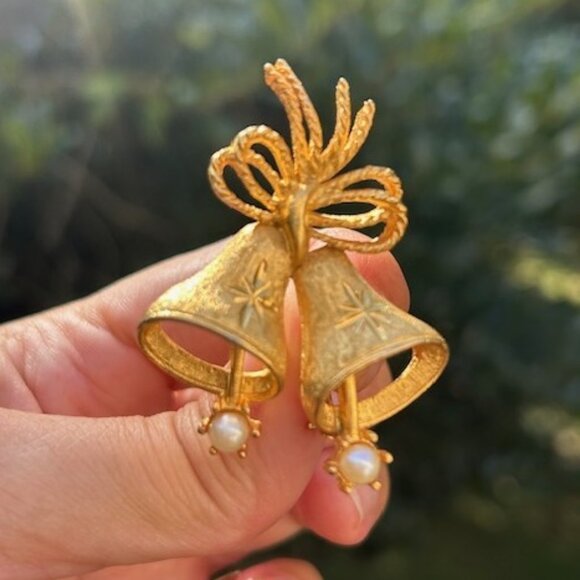 HOLIDAY🎄🎄MAMSELLE Christmas Bells Gold Holiday BROOCH - Picture 2 of 10